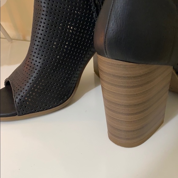 Heels - Picture 2 of 2